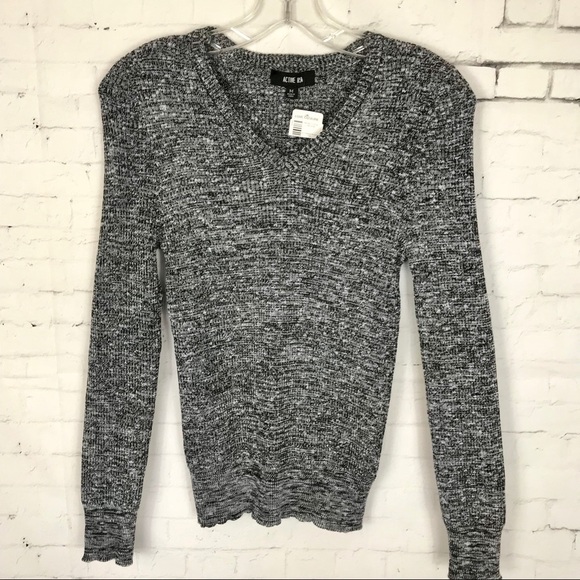 Love Culture Sweaters - ACTIVE USA V Neck Knit Sweater